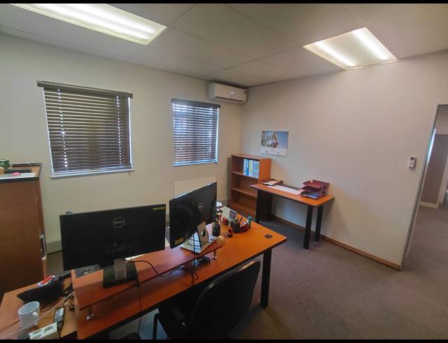 573M² OFFICE FOR SALE IN BRYANSTON